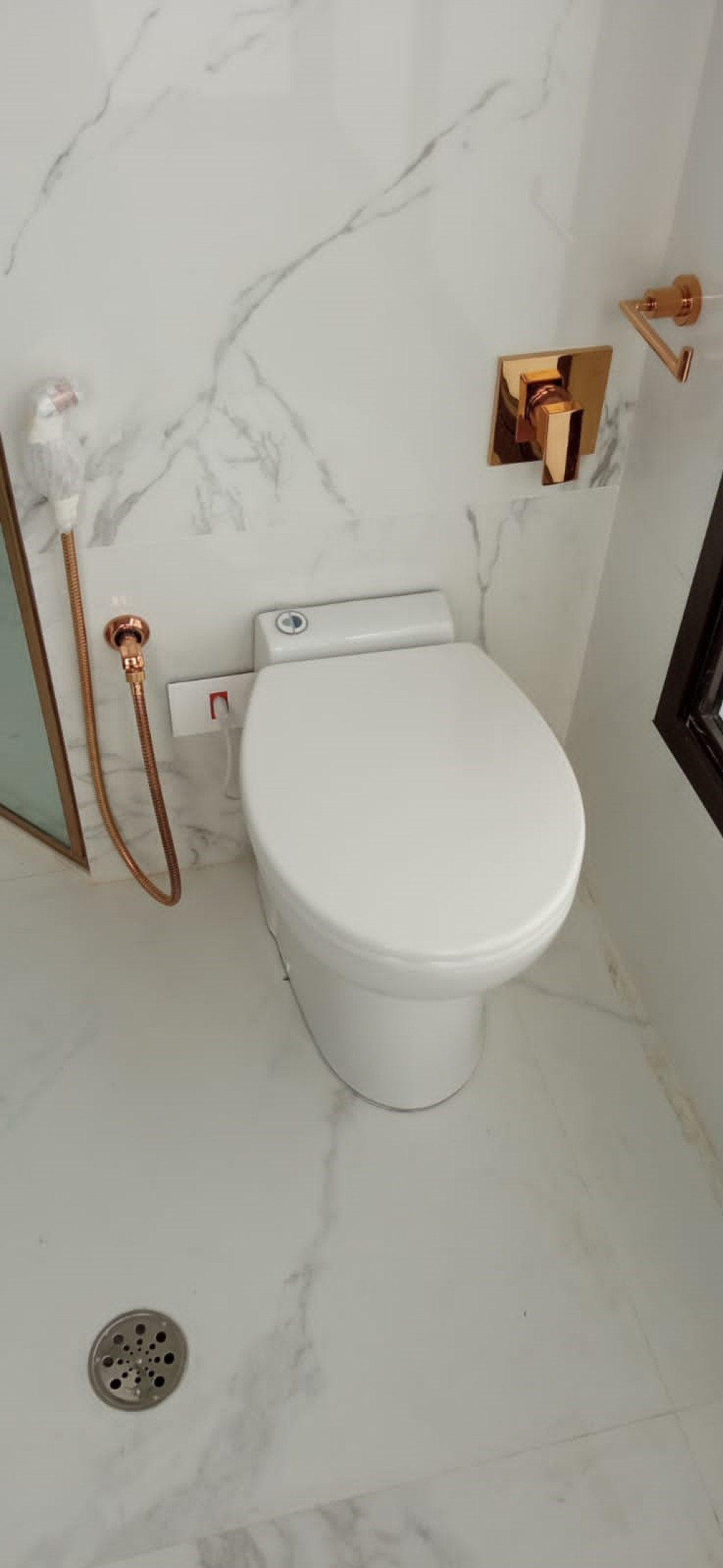 A bacia SANICOMPACT : a solução ideal para criar um lavabo em apartamento
